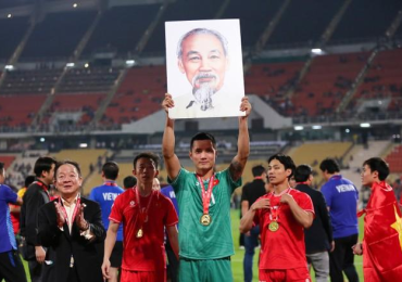 Thủ môn Đình Triệu là tấm gương vượt khó cho thanh niên, sinh viên Việt Nam