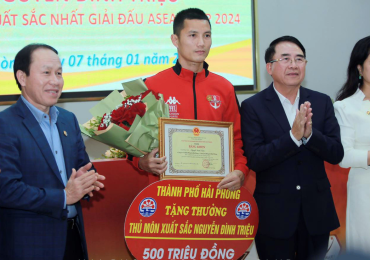Thủ môn Nguyễn Đình Triệu được Hải Phòng vinh danh và thưởng 550 triệu đồng