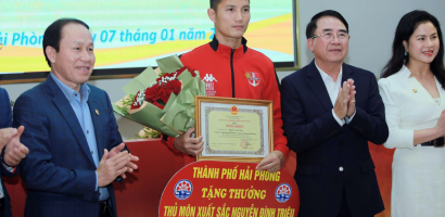 Thủ môn Nguyễn Đình Triệu được Hải Phòng vinh danh và thưởng 550 triệu đồng